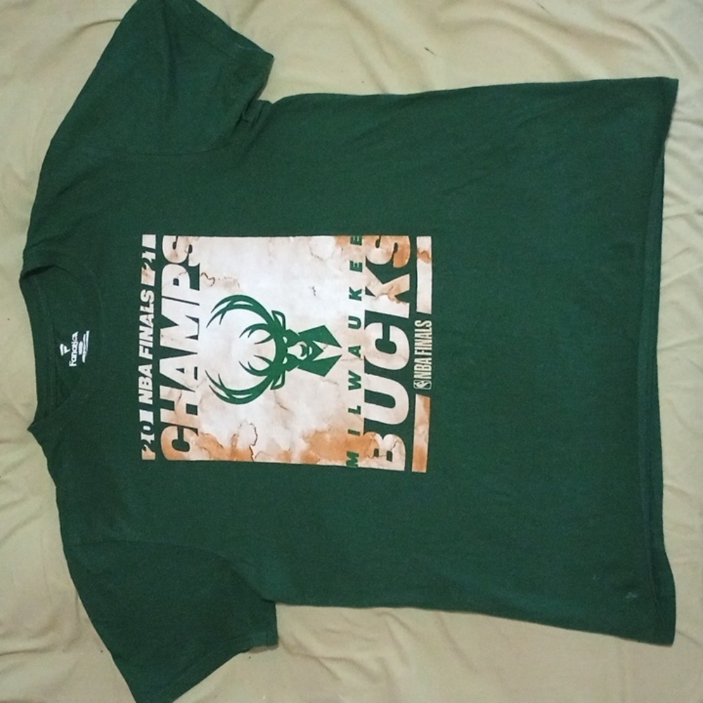 Fanatics Milwaukee Bucks 2021 NBA Finals Champion T Shirt (Size L)
